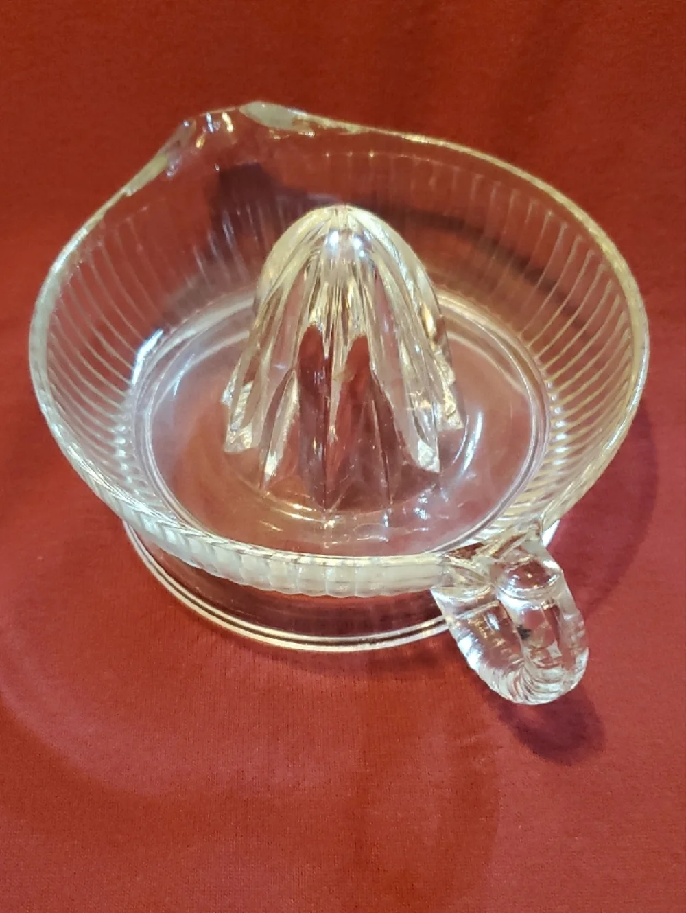 Clear Glass Citrus Juicer with Ribbed Design